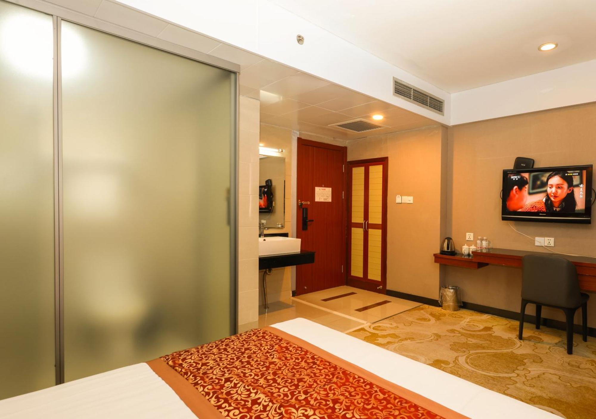 Hotel Yuhang 3*
